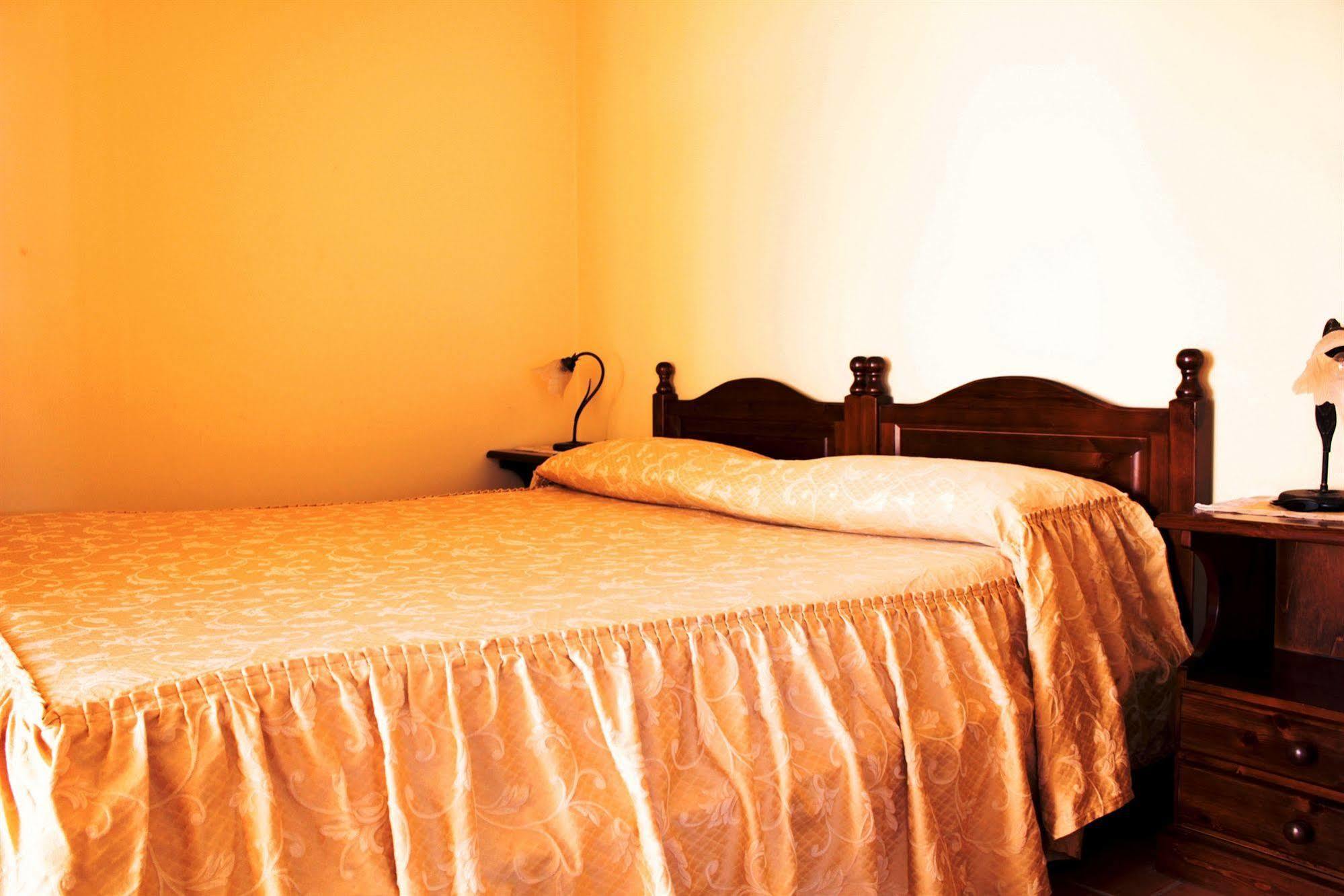 Bed and Breakfast Ai Tre Parchi Bed And Bike Рандаццо Экстерьер фото