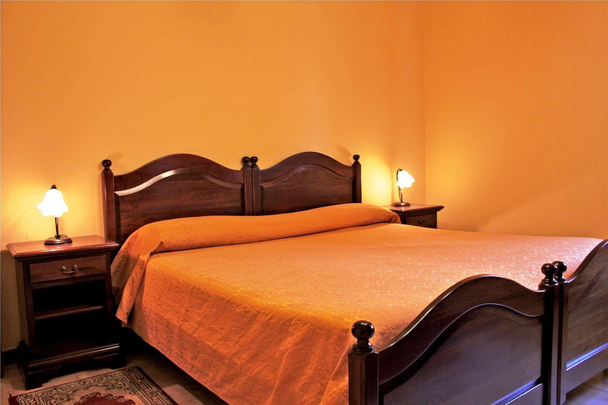 Bed and Breakfast Ai Tre Parchi Bed And Bike Рандаццо Экстерьер фото